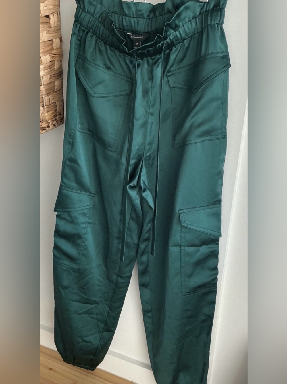 Banana Republic Satin Cargo Jogger Emerald Green Pockets Elastic Waist XS NWT - Picture 3 of 16